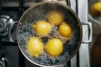 عمرا اگه میدونستید قبل خواب یک لیمو را بجوشانید و آب آن را بنوشید چه معجزه شگفت انگیزی رخ می دهد!