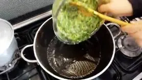  کوکو برگ کرفس؛ کوکو مجلسی و خوش طعم