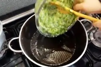  کوکو برگ کرفس؛ کوکو مجلسی و خوش طعم