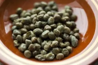 خواص گیاه کبر (کاپاریس)؛ ۱۲ خاصیت درمانی این گیاه سرشار از آهن