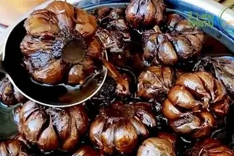 معجزه سیرترشی کهنه برای کبد و گوارش / این ترشی پرطرفدار فشار خون شما را تنظیم می کند