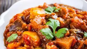 طرز تهیه یتیمچه بادمجان و گوجه | غذای کم‌خرجی که با یک تابه آماده می‌شود