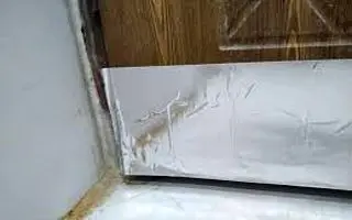 ترفند فوری خلاص شدن از پوسیدگی درب حمام | با این ترفند درب حمام همیشه نو می‌ مونه