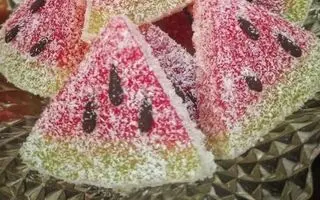 طرز تهیه باسلوق هندوانه‌ای؛ دسر یلدایی جذاب برای شب یلدا