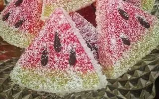 طرز تهیه باسلوق هندوانه‌ای؛ دسر یلدایی جذاب برای شب یلدا
