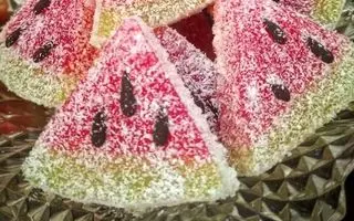 طرز تهیه باسلوق هندوانه‌ای؛ دسر یلدایی جذاب برای شب یلدا