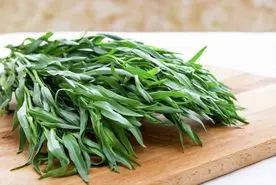  این سبزی را خشک کنید و به جای نمک در غذا ها و سر سفره استفاده کنید 