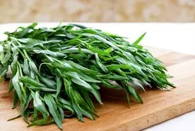 این سبزی را خشک کنید و به جای نمک در غذا ها و سر سفره استفاده کنید 