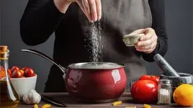 اگه غذات شور شده دیگه غصه نخور چاره اینجاست | فوت کوزه گری آشپزها برای رفع شوری غذا