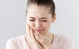 ده روش طلایی و معجزه آسا برای درمان دندان درد درخانه بدون نیاز به پزشک | درمان سریع دندان درد در شب سه سوته