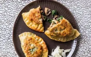 طرز تهیه پیراشکی اسفناج؛ یک غذای سالم و مقوی و اقتصادی