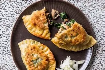 طرز تهیه پیراشکی اسفناج؛ یک غذای سالم و مقوی و اقتصادی