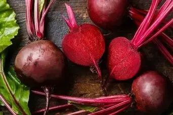 این سبزی قرمز را جدی بگیرید؛ از کاهش فشار خون تا سلامت قلب و عروق