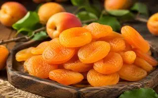 طرز تهیه برگه زردآلو (قیسی) به روش بازاری؛ فوت و فن خوش‌رنگ ماندن و بافت نرم