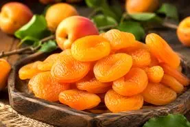 طرز تهیه برگه زردآلو (قیسی) به روش بازاری؛ فوت و فن خوش‌رنگ ماندن و بافت نرم