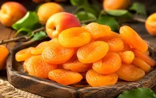 طرز تهیه برگه زردآلو (قیسی) به روش بازاری؛ فوت و فن خوش‌رنگ ماندن و بافت نرم