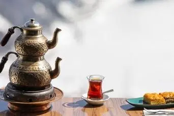 از کجا بفهمیم چای دم کشیده است یا نه؟ | راز خوش رنگی و جلوگیری از سیاه شدن چایی