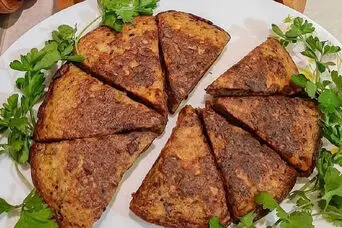 طرز تهیه کوکو بادمجان خانگی؛ فوت‌وفن گرفتن آب بادمجان و بستن مایه