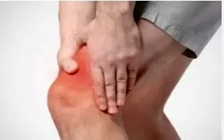 ۱۰ علت درد پا از زانو به پایین؛ از نشانه‌ها تا درمان خانگی