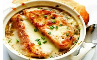 سوپ پیاز زمستانی : دستور پخت یک سوپ ساده و مقوی برای روزهای سرد زمستان !