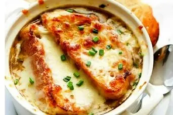 سوپ پیاز زمستانی : دستور پخت یک سوپ ساده و مقوی برای روزهای سرد زمستان !