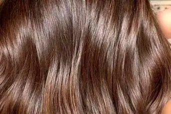 آموزش رنگ موی خرمایی در خانه با مواد طبیعی و گیاهی