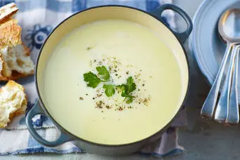 طرز تهیه سوپ سیب‌زمینی خانگی | ساده، خوشمزه، کم‌هزینه و بدون گوشت