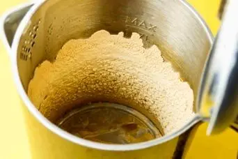 ترفند جادویی از بین بردن رسوب کتری با سیب زمینی 