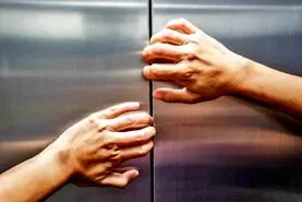 اگه تو آسانسور گیر کردیم چیکار کنیم؟ | ویدیو آموزشی که راحت از آسانسور بیاین بیرون